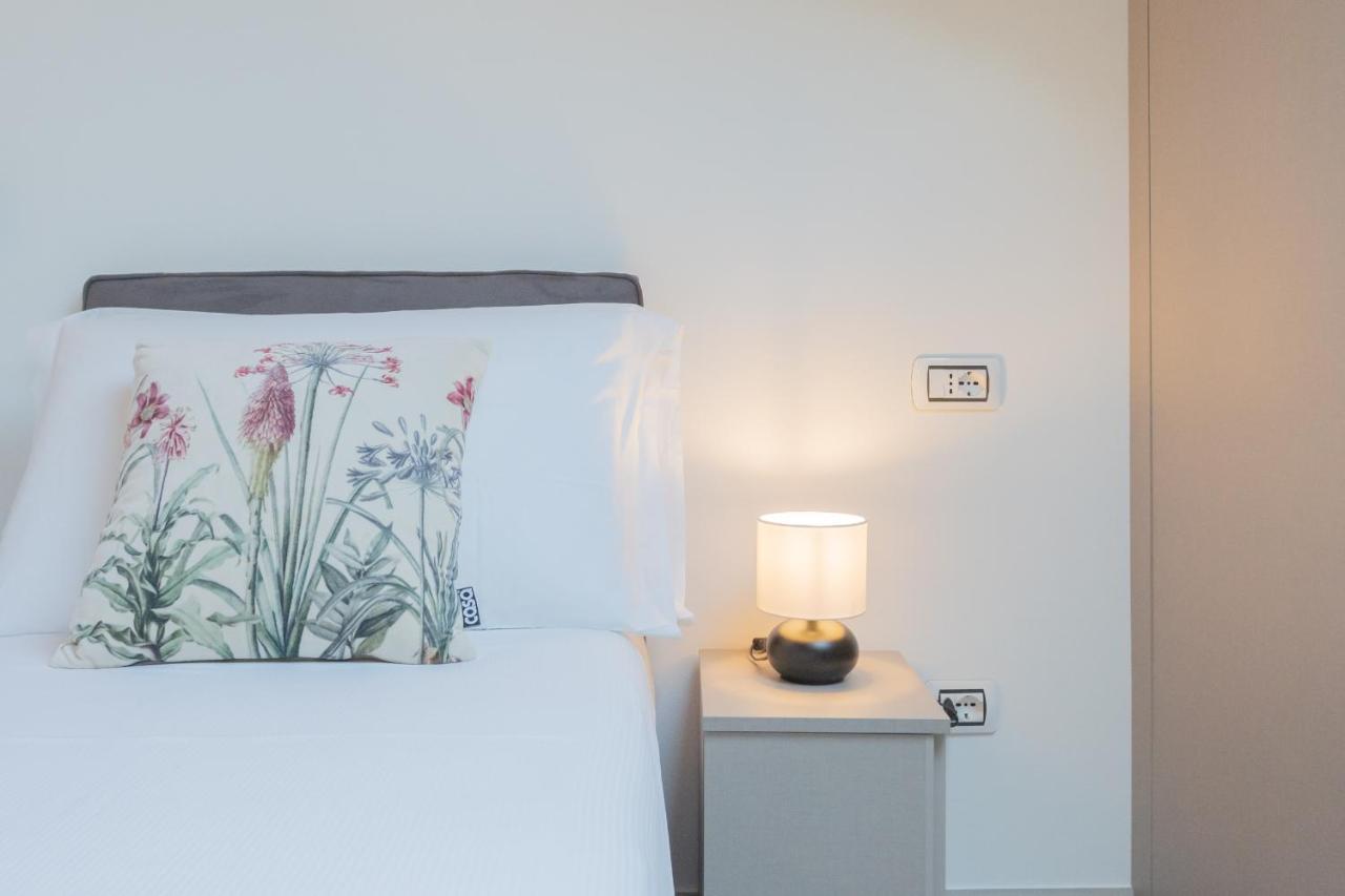 Dream Lake Apartments Lake View - Private Beach By Rent All Como Lezzeno Εξωτερικό φωτογραφία