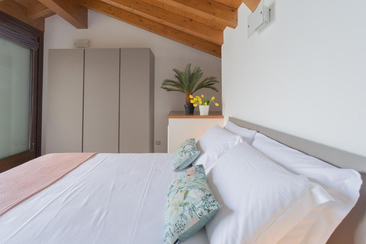 Dream Lake Apartments Lake View - Private Beach By Rent All Como Lezzeno Εξωτερικό φωτογραφία